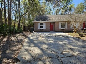189 E Lakemont Dr in Kingsland, GA - Building Photo