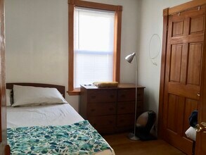 59 Prince St, Unit 1 in Brookline, MA - Foto de edificio - Building Photo