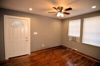 1210 Henry St photo'