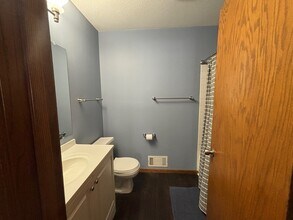 11532 Carriage Ct in Eden Prairie, MN - Foto de edificio - Building Photo