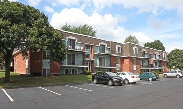 Windsor Gardens Apartments in Rochester, NY - Foto de edificio - Building Photo