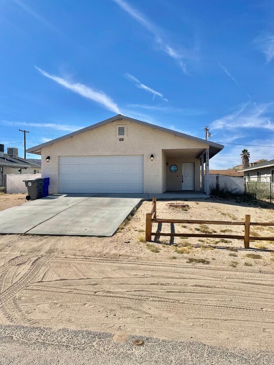 6548 Juniper Ave in Twentynine Palms, CA - Foto de edificio