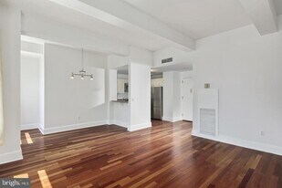 1500 Chestnut St in Philadelphia, PA - Building Photo