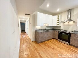 31 Edison Grn, Unit 1 in Boston, MA - Building Photo