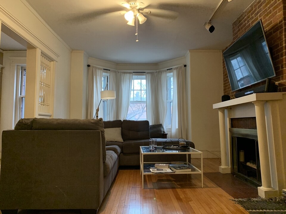 3 Dana St, Unit 2 BED Cambridge in Cambridge, MA - Building Photo