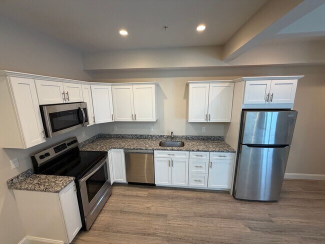 129 Kenoza Ave in Haverhill, MA - Building Photo - Building Photo