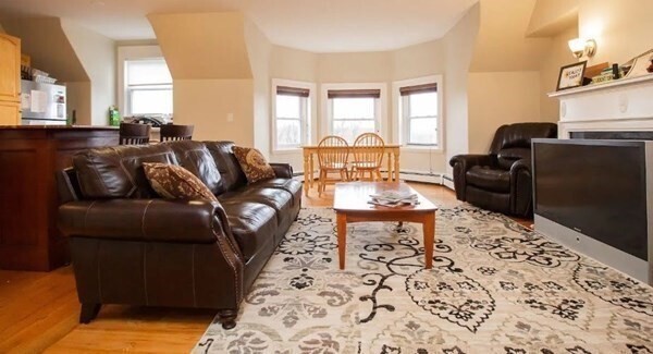 318 Tappan St, Unit 3 in Brookline, MA - Building Photo - Building Photo