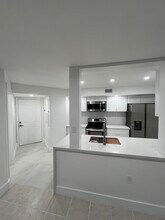 10500 SW 155th Ct, Unit Biscayne beach club in Miami, FL - Foto de edificio - Building Photo