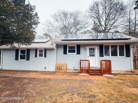 827 Rogers St in Lanoka Harbor, NJ - Building Photo