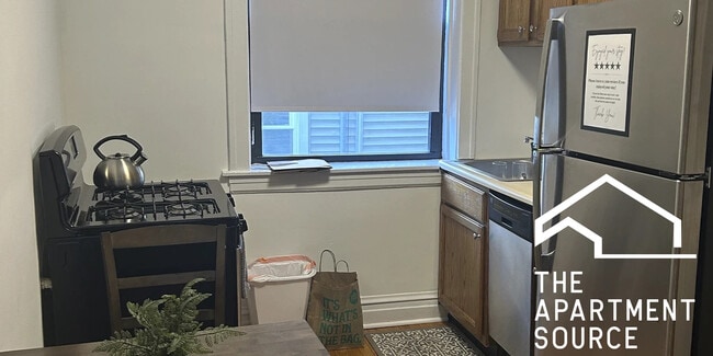 property at 1911 W Larchmont Ave