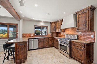4860 La Jacaranda in Rancho Santa Fe, CA - Foto de edificio - Building Photo