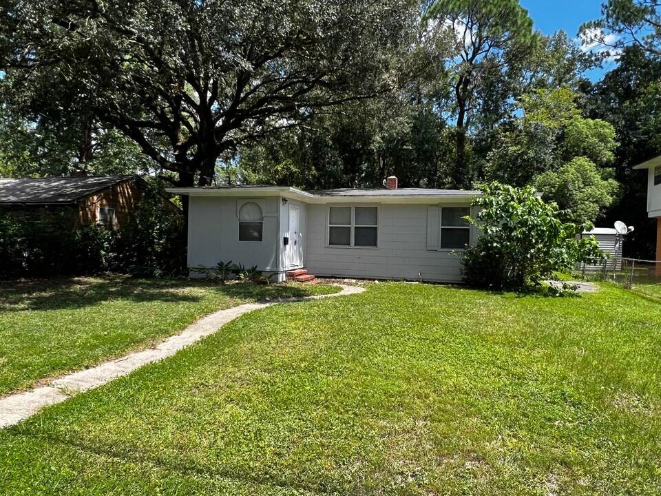 5035 Campenella Dr in Jacksonville, FL - Building Photo