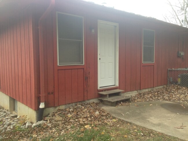 11602 E Lexington Ave in Sugar Creek, MO - Foto de edificio - Building Photo