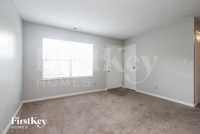 5639 Dry Den Dr in Indianapolis, IN - Building Photo - Building Photo