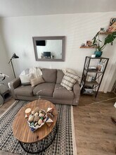 2452 Myrtle Ave, Unit Lower in Hermosa Beach, CA - Foto de edificio - Building Photo