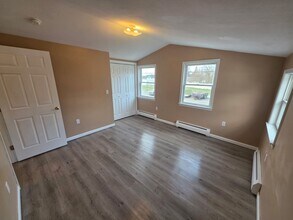 96 E Schuyler St in Oswego, NY - Building Photo - Building Photo