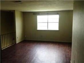 945 E Monterey Ct, Unit D in Gretna, LA - Building Photo - Building Photo