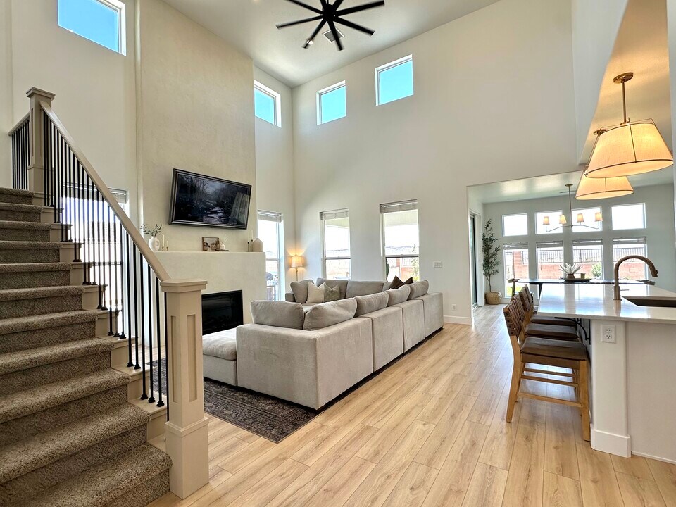 655 S Lesina Hts Dr in Saint George, UT - Foto de edificio