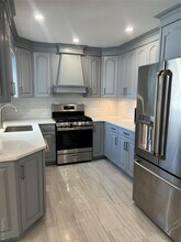 1016 Oaks Dr in Franklin Square, NY - Building Photo - Building Photo