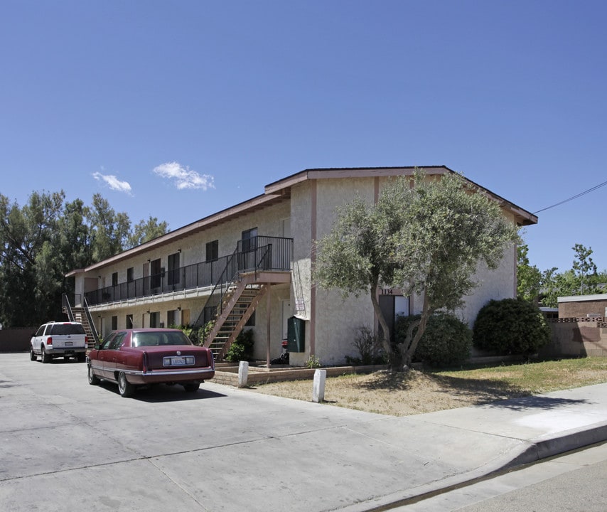 1134 E Avenue Q in Palmdale, CA - Building Photo