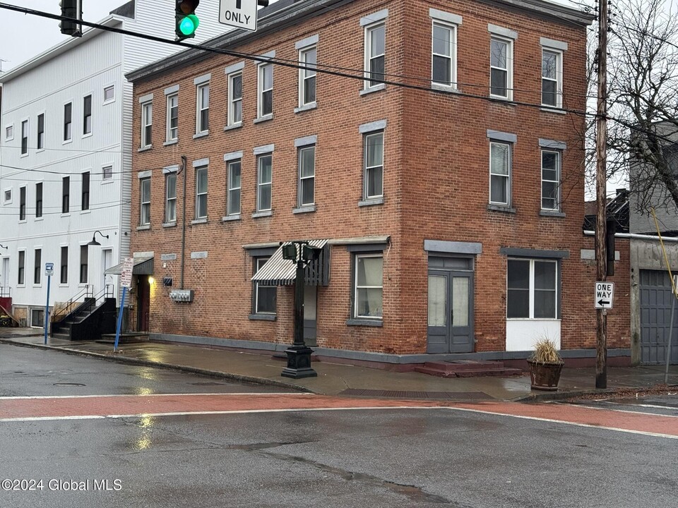 110 Ferry St in Troy, NY - Building Photo