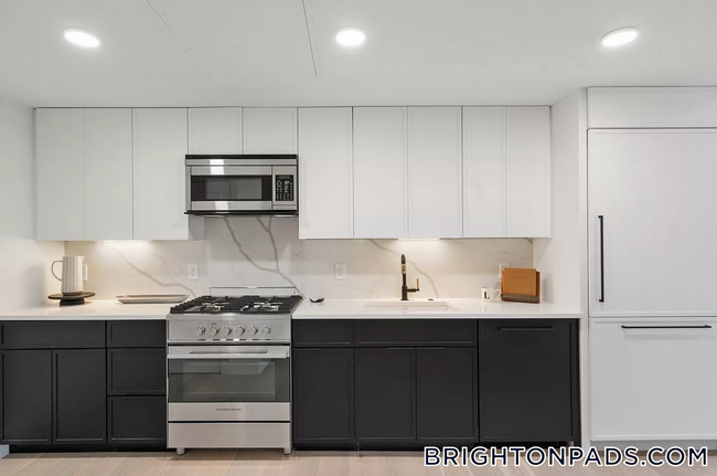 50 Leo M Birmingham Pkwy in Boston, MA - Foto de edificio - Building Photo