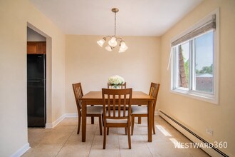 5720 W 128th St in Crestwood, IL - Building Photo - Building Photo