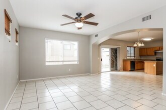 7014 S 40th Ln in Phoenix, AZ - Building Photo - Building Photo