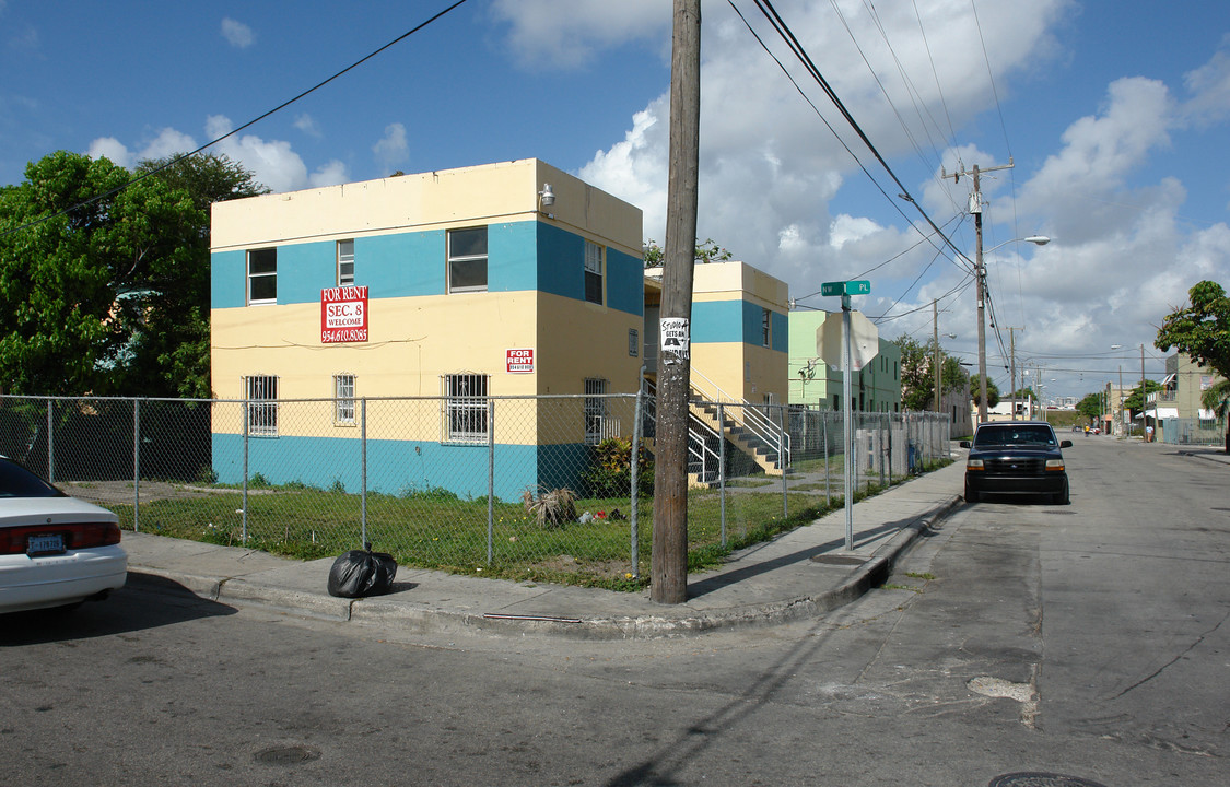 172 NW 12th St in Miami, FL - Building Photo