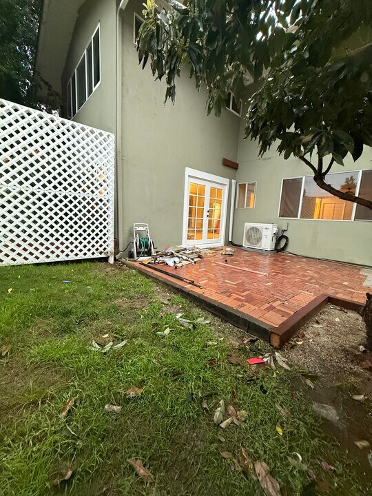 2741 Royal Crest Dr, Unit Basement apartment in Escondido, CA - Foto de edificio