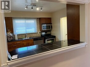 216 W 16th St in Hamilton, ON - Building Photo - Building Photo