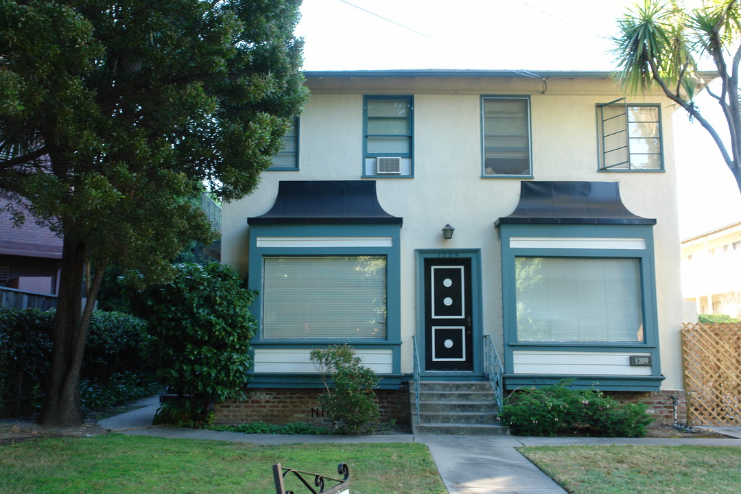 1209 Bellevue Ave in Burlingame, CA - Building Photo