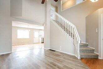 13587 Bellaire St in Thornton, CO - Foto de edificio - Building Photo