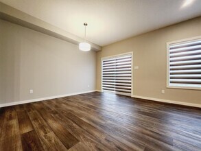 9452 Pear Cres SW in Edmonton, AB - Building Photo - Building Photo