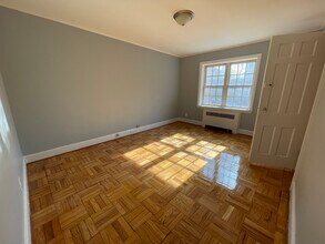312 Washington St, Unit 3-2 in Wellesley, MA - Building Photo - Building Photo