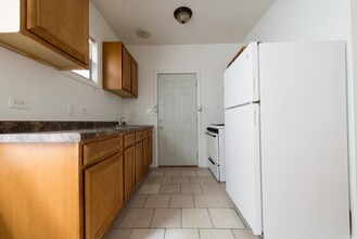 8148-56 S Ingleside 914-918 E 82nd St Chicago, IL 60619 in Chicago, IL - Foto de edificio - Building Photo