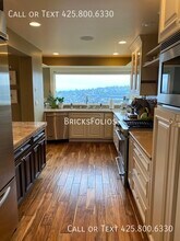 2022 Taylor Ave N in Seattle, WA - Building Photo - Building Photo