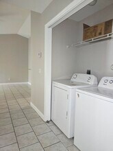 1406 White Pine Dr in Wellington, FL - Building Photo - Building Photo