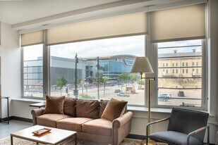 333 W State St in Milwaukee, WI - Building Photo