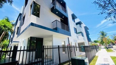 1251 SW 3rd St in Miami, FL - Building Photo - Building Photo