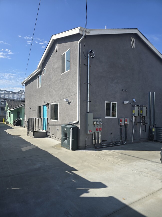 property at 1647 E 53rd St