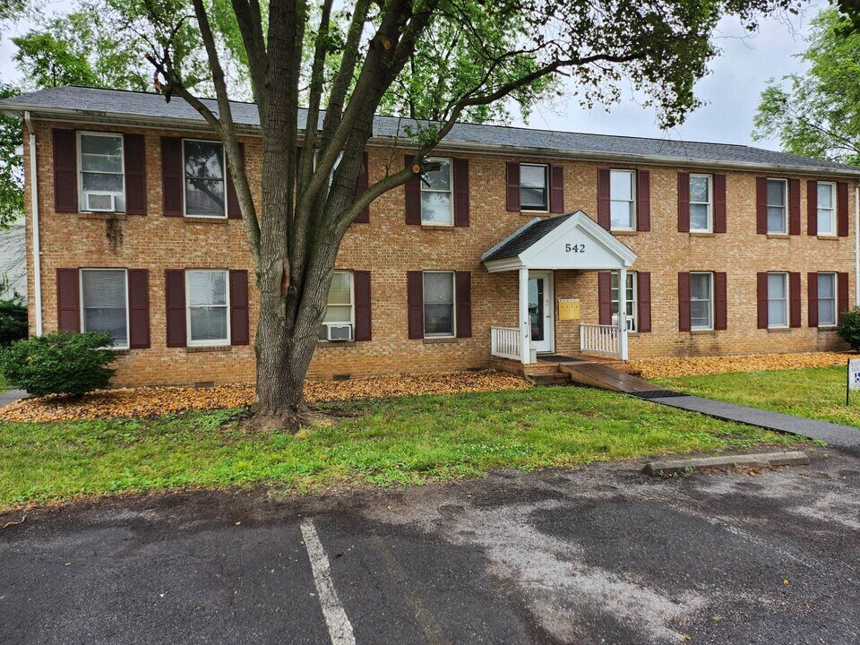 542 N Loudoun St, Unit B in Winchester, VA - Building Photo