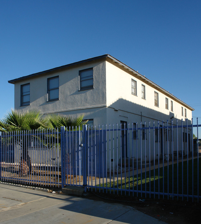 236 W Avenue S in Palmdale, CA - Building Photo