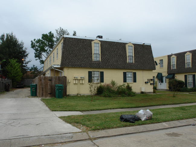 3516 Martinique Ave in Kenner, LA - Foto de edificio - Building Photo