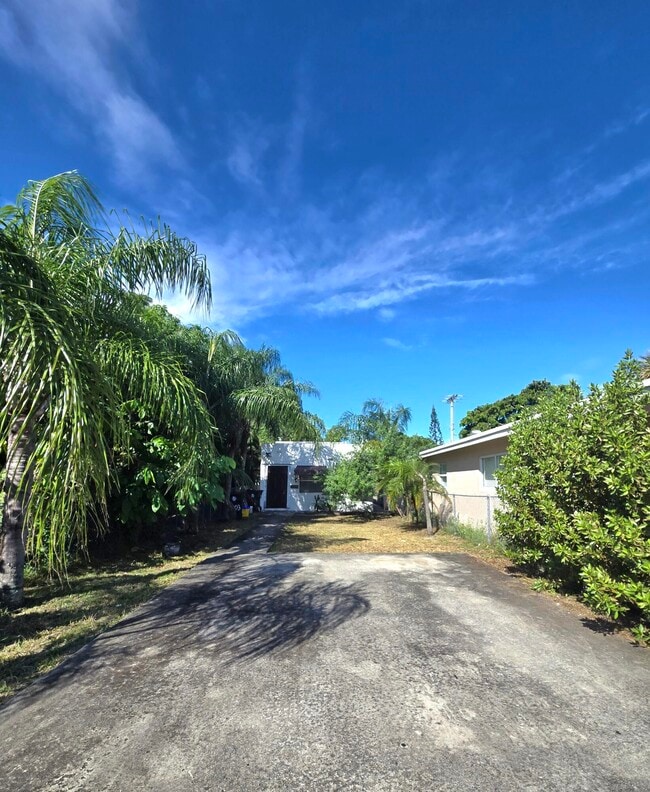 503 S E St in Lake Worth Beach, FL - Foto de edificio - Building Photo
