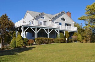 16 Grant Blvd in Hampton Bays, NY - Building Photo