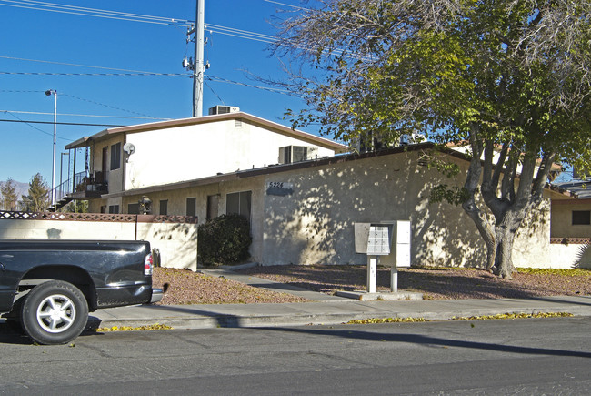 Suburban Heights Apartments in Las Vegas, NV - Foto de edificio - Building Photo