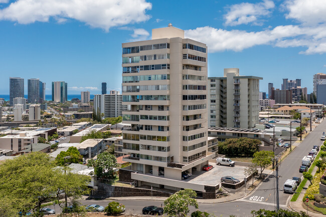 Maile Tower in Honolulu, HI - Building Photo - Building Photo