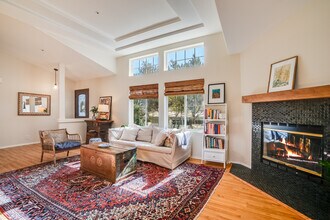 1169 Aztec in Topanga, CA - Foto de edificio - Building Photo