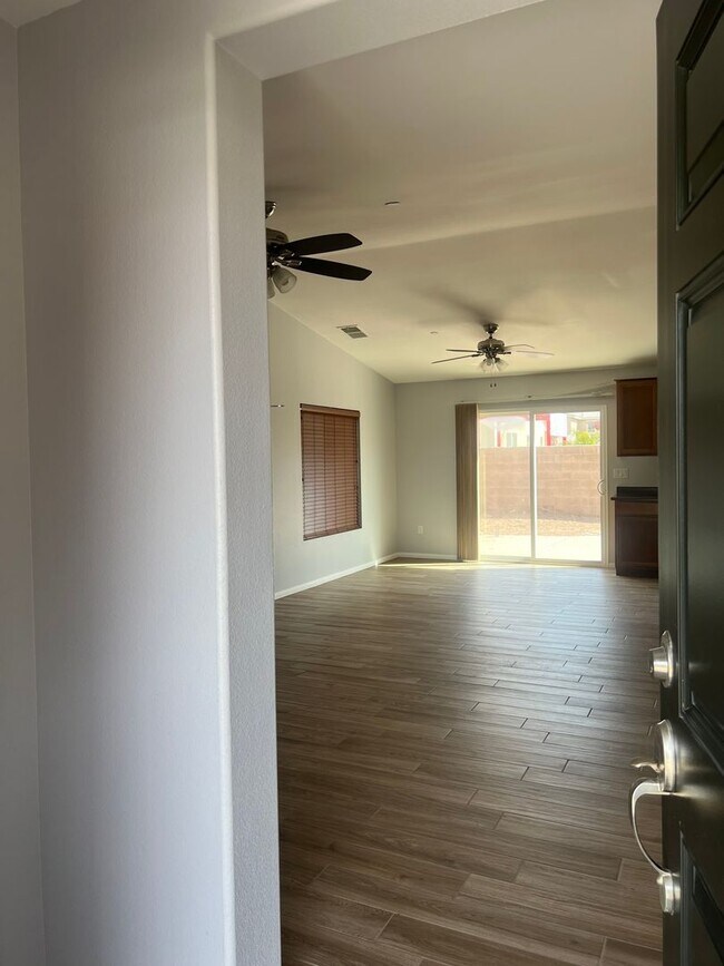 241 Rosarito Dr in Imperial, CA - Building Photo - Building Photo